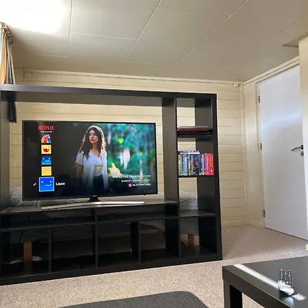 Quiet, Centrally-located Apartment, Parking Included Apartment *
